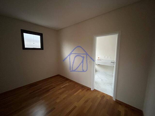 Casa para Venda em Santana de Parnaíba - 4