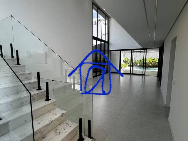 #1855 - Casa para Venda em Santana de Parnaíba - SP