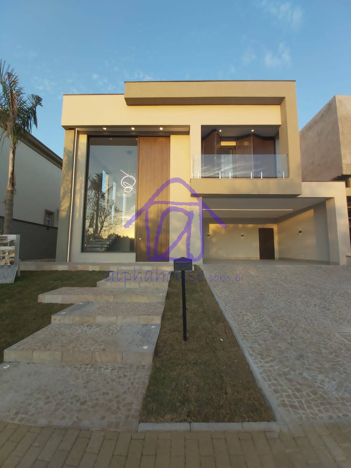 Linda casa nova com móveis planejados - Burle Marx